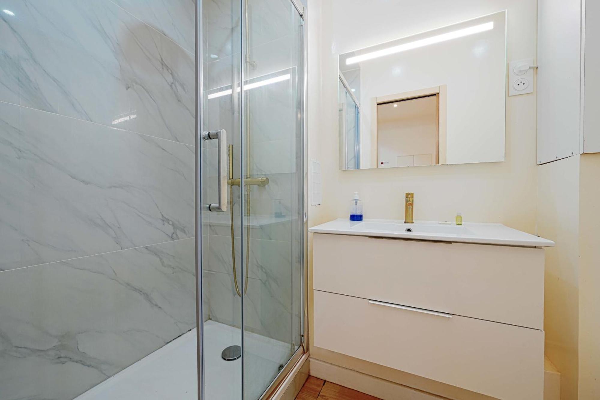 Modern Renovated Studio With A Touch Of Gilded Glamour Central Paris Διαμέρισμα Εξωτερικό φωτογραφία