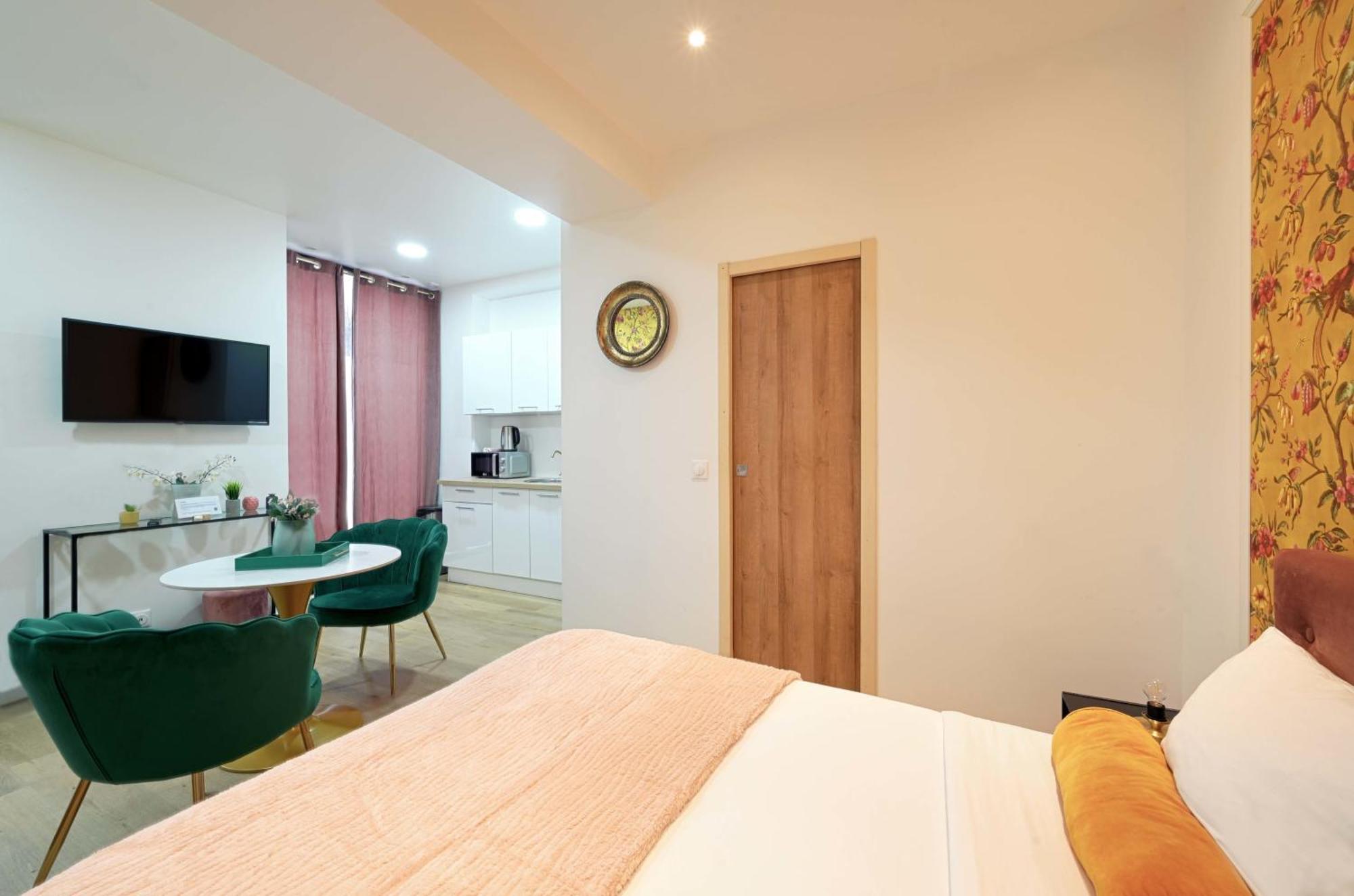 Modern Renovated Studio With A Touch Of Gilded Glamour Central Paris Διαμέρισμα Εξωτερικό φωτογραφία